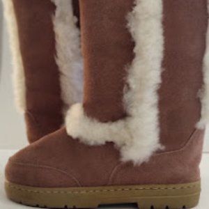 BearPaw knee high boot on new condition